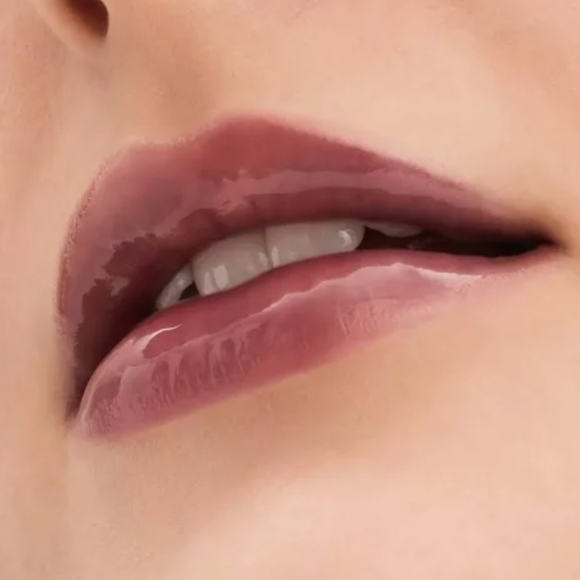 MAC Lipglass In Surreal Appeal - Picture 3 of 4